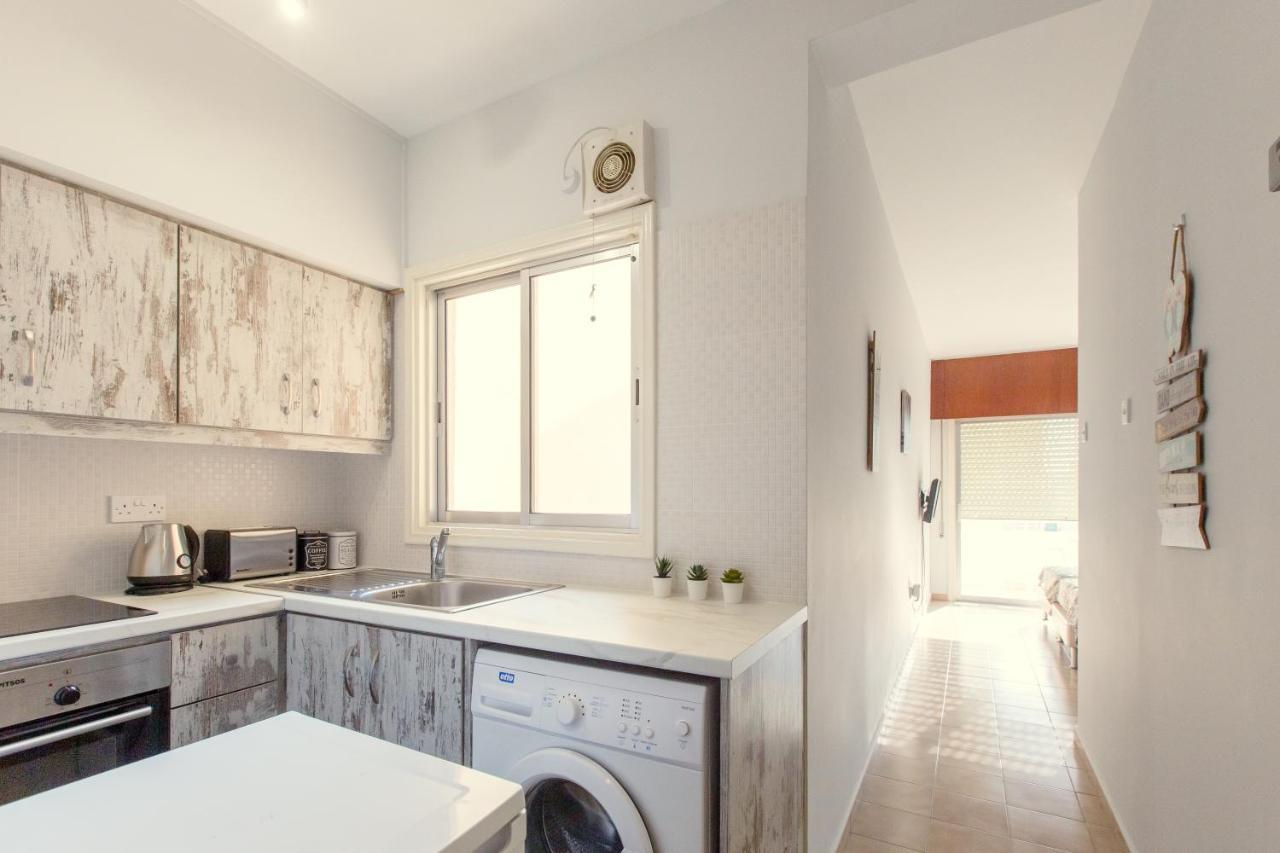 Furnished Seafront Studio ラルナカ エクステリア 写真